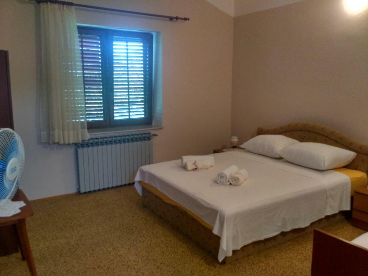 Apartmani Tonica Sukošan Exterior foto